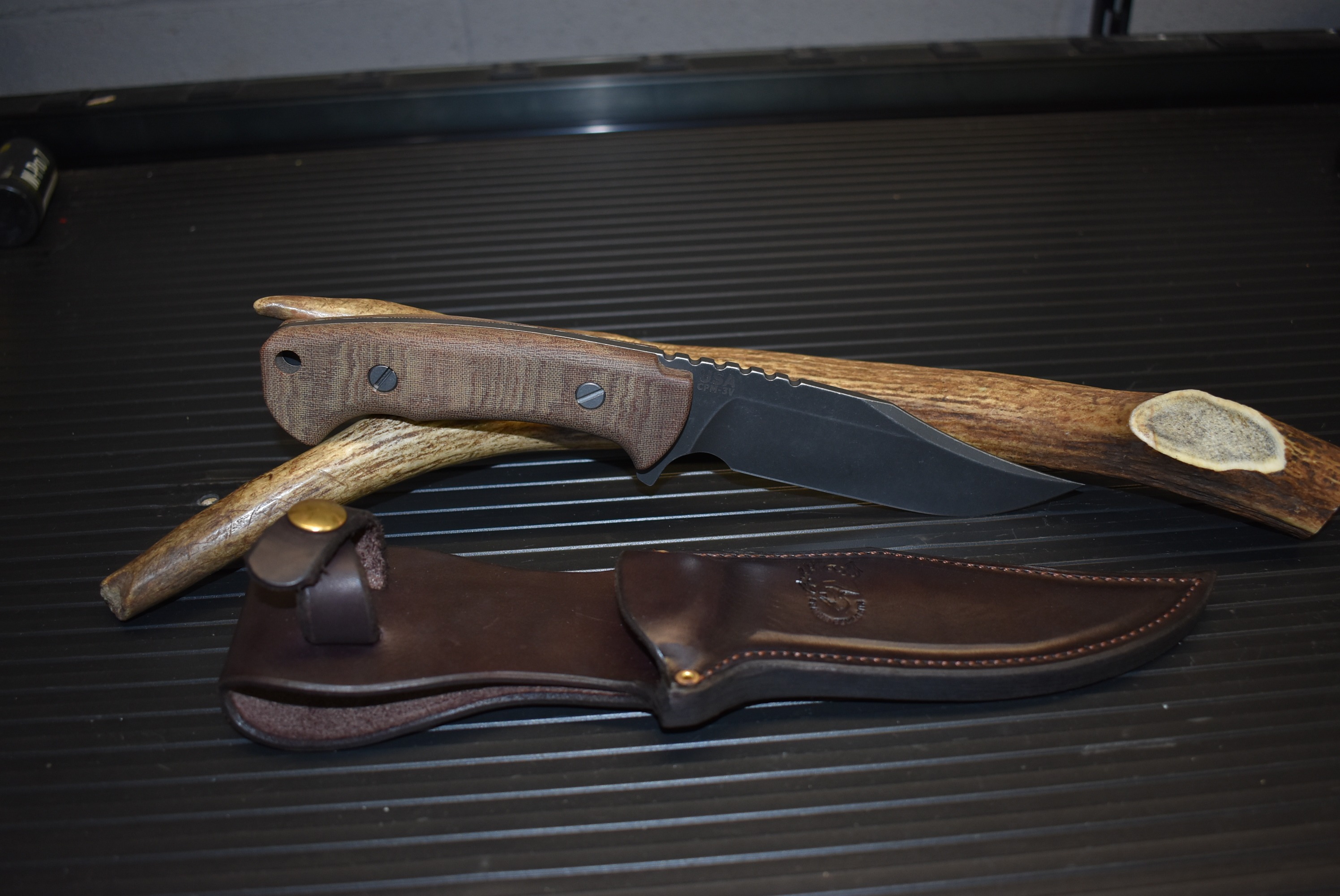 Hinderer Ranch Bowie CPM-3V Battle Black Natural Canvas Micarta - Image 4